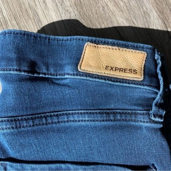 Express Stretch Plus Supersoft Midrise Legging in Dark Wash - Picture 2 of 7